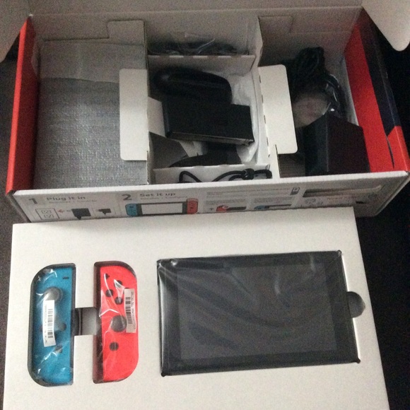 Nintendo Switch - Picture 2 of 3